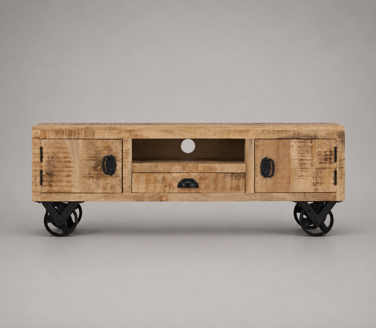 Meuble TV en bois de manguier massif 110 cm avec 2 portes, 1 tiroir central, niche ouverte et roues métalliques style industriel vintage