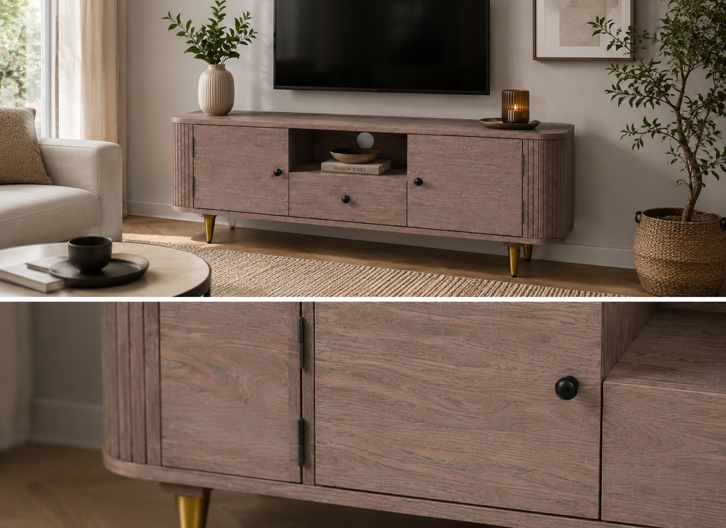 Vue détaillée du meuble TV en bois d’acacia massif avec deux portes, un tiroir central et niche ouverte pour équipements multimédias