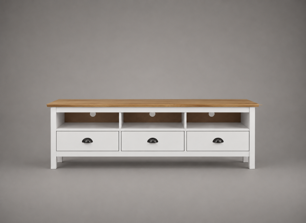 Meuble TV blanc avec plateau bois naturel en pin massif, 158 cm de longueur, trois tiroirs de rangement, trois niches ouvertes et passe-câbles intégrés, style campagne chic et scandinave
