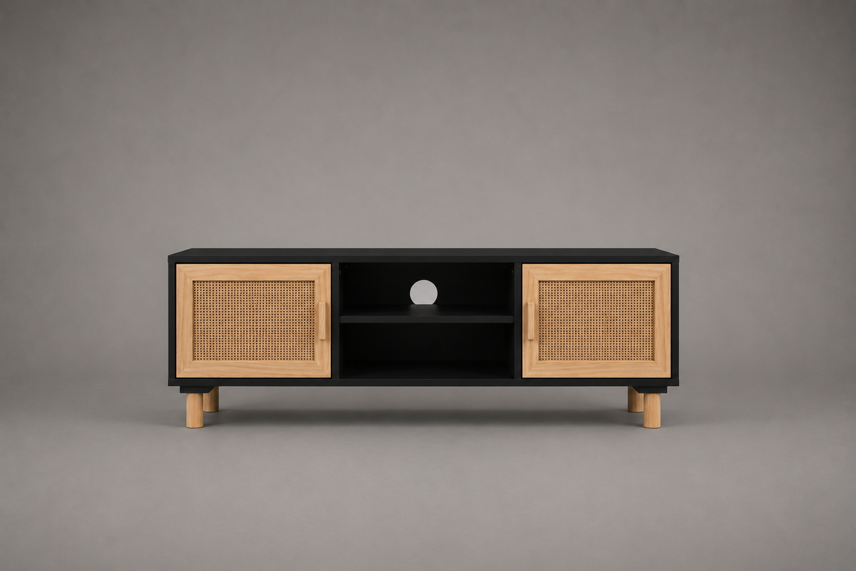 Meuble TV noir mat avec portes en rotin tressé naturel, niches ouvertes et pieds en bois massif, style bohème moderne et scandinave
