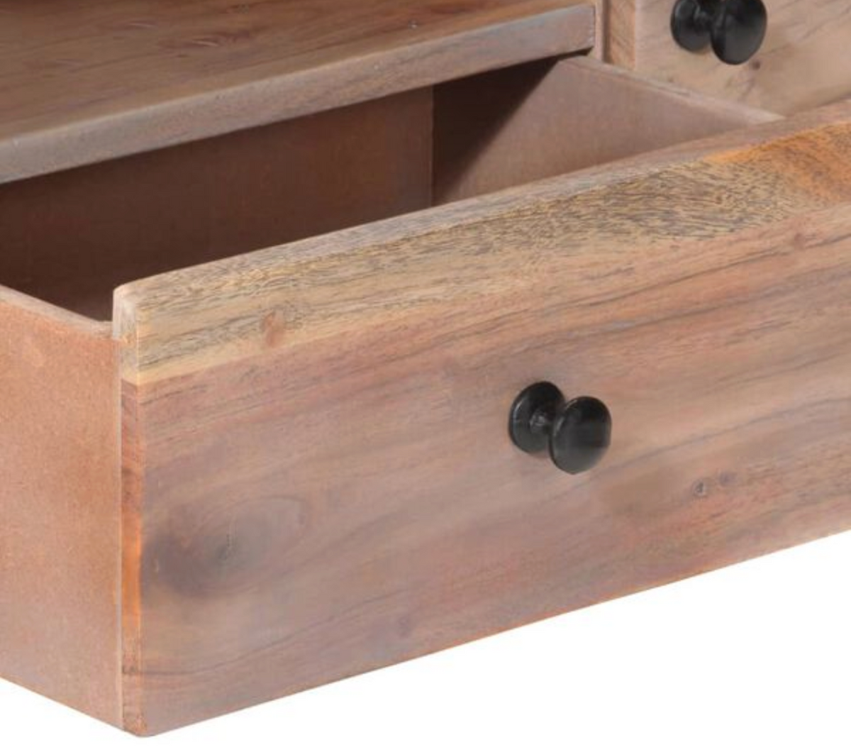 Tiroir de rangement du meuble TV en bois d’acacia massif avec poignée noire et finition naturelle